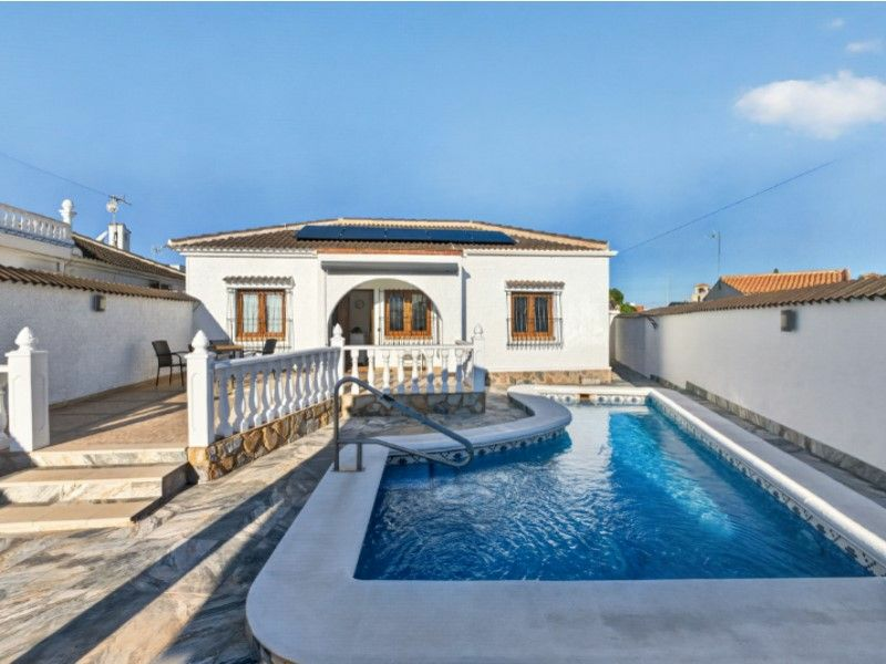 3-bedroom Villa In Torrevieja, Spain (270 M² Plot)