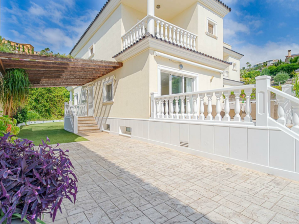 5-bedroom Villa In El Campello, Spain (245 M²)