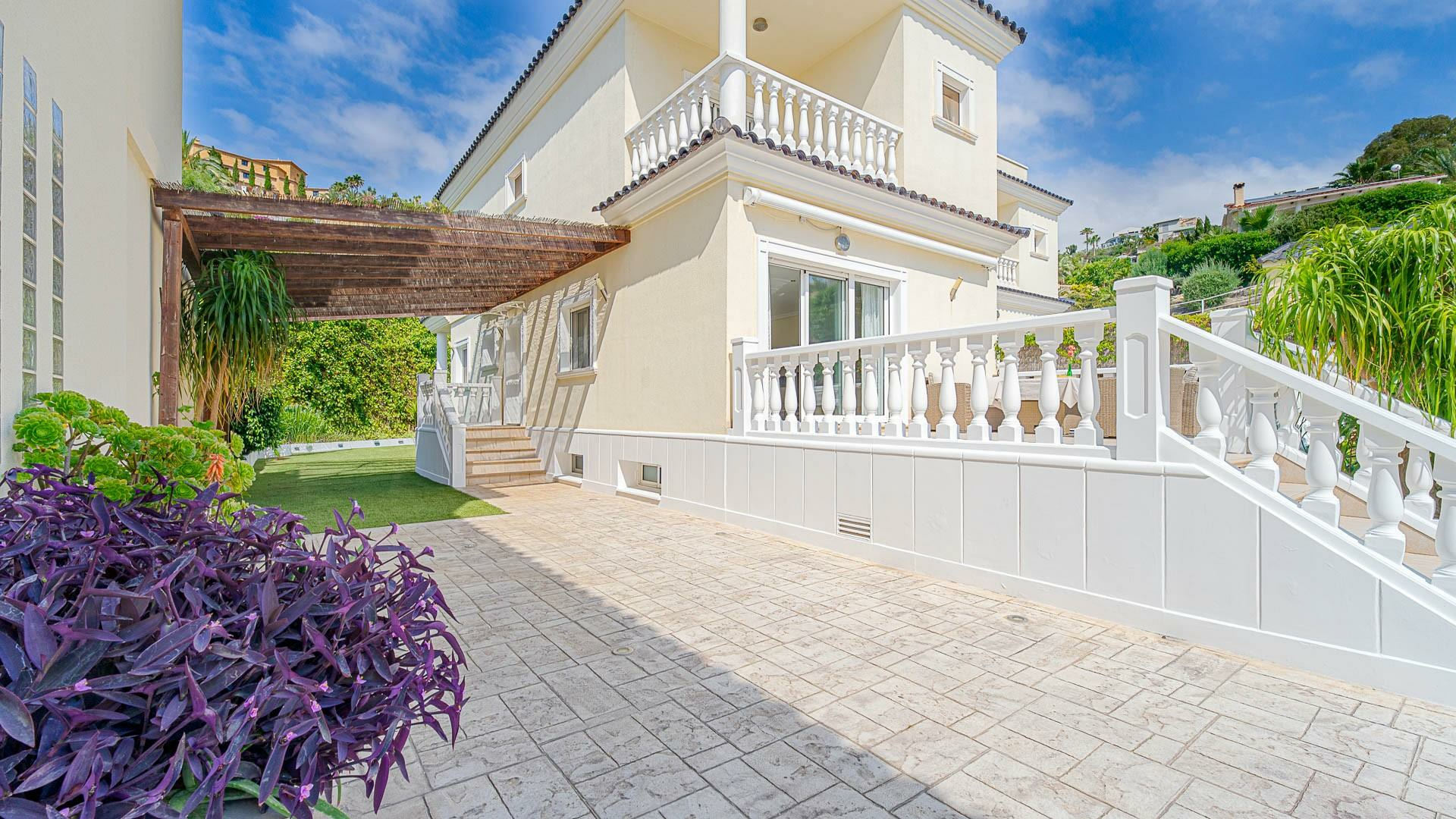 5-bedroom Villa In El Campello, Spain (245 M²)