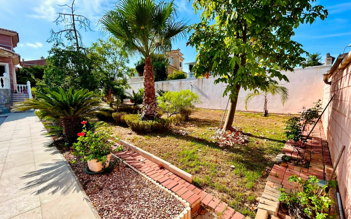 2-bedroom Villa In Torrevieja, Spain (200 M²)