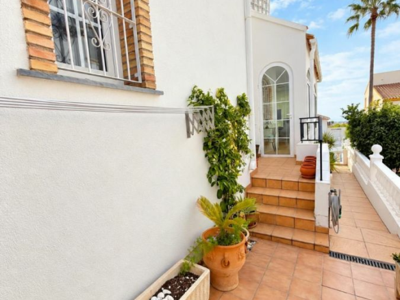 3-bedroom Villa In Orihuela Costa, Spain (320 M² Plot)