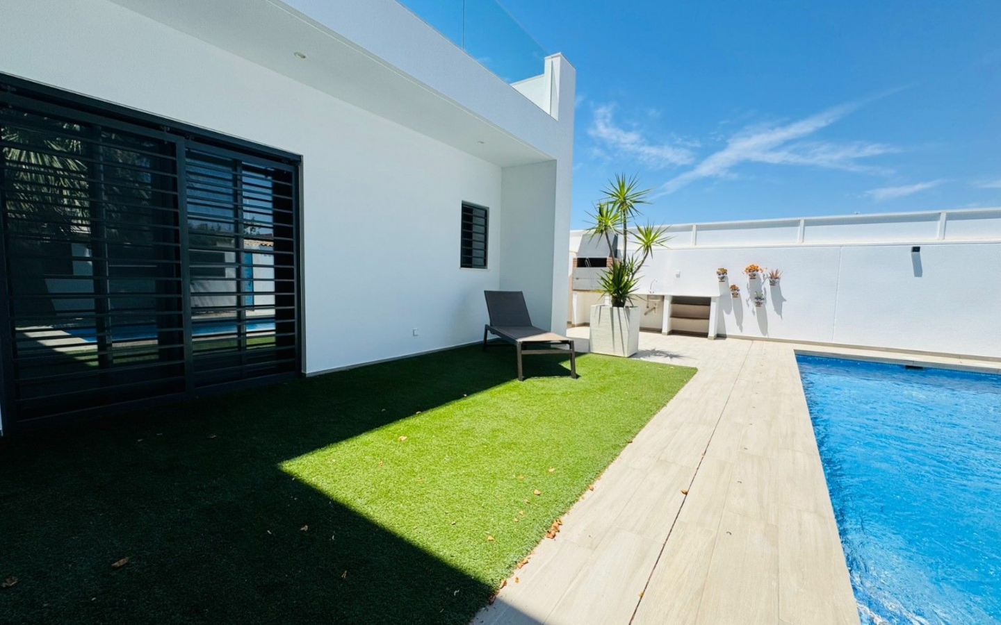 3-bedroom Villa In San Pedro Del Pinatar, Spain (154 M²)