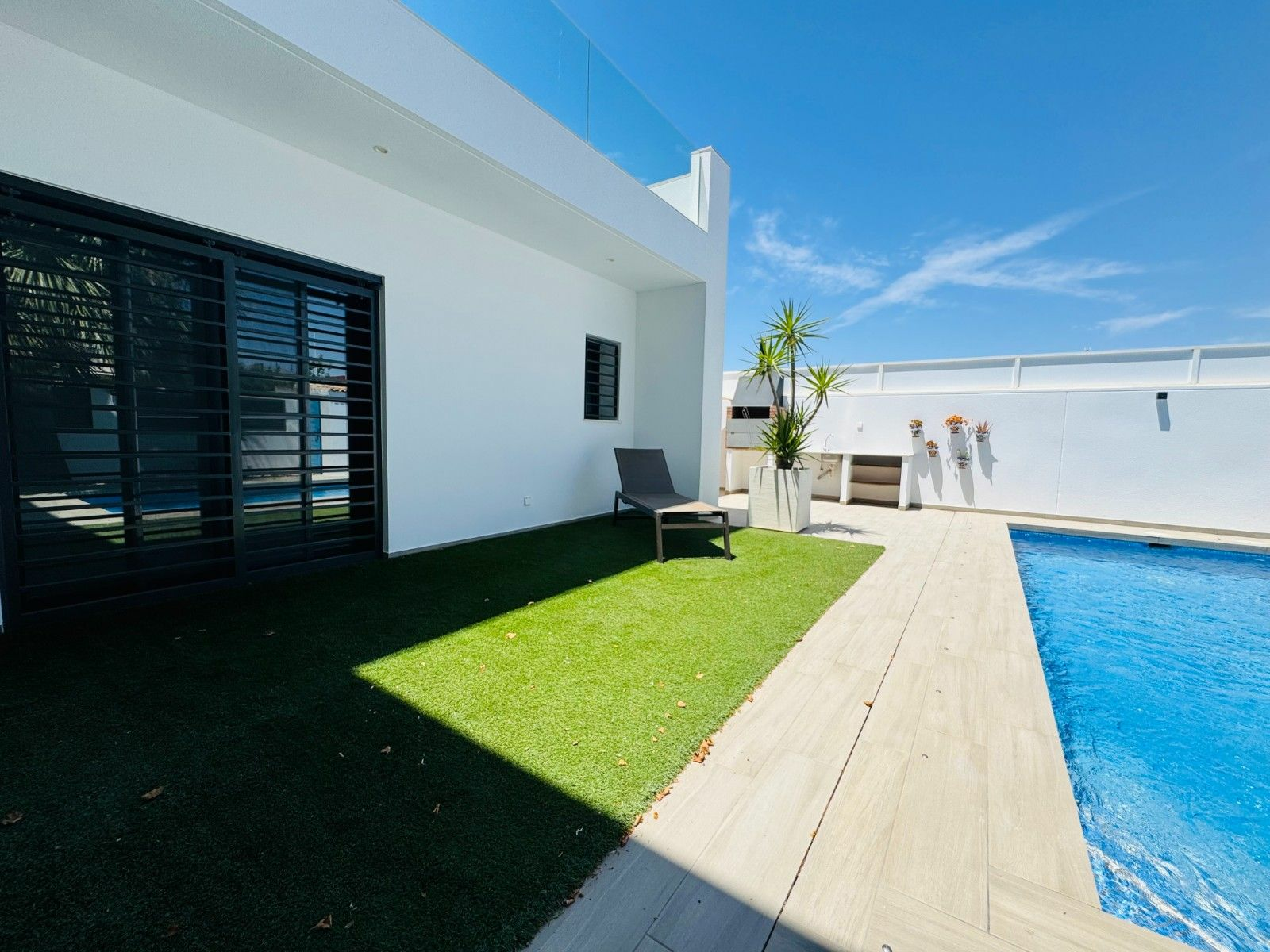 3-bedroom Villa In San Pedro Del Pinatar, Spain (154 M²)