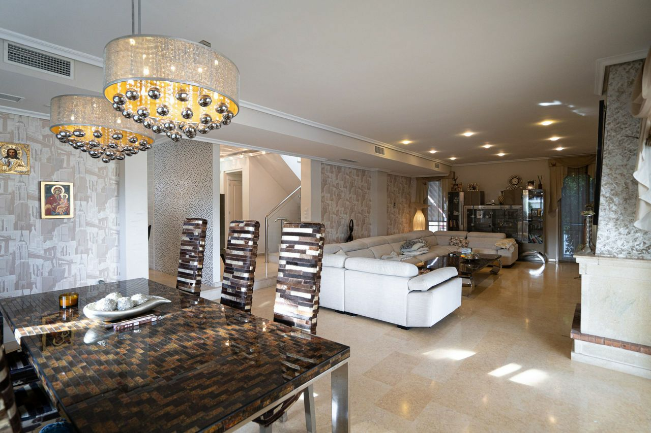 5-bedroom Villa In Torrevieja, Spain (469 M²)