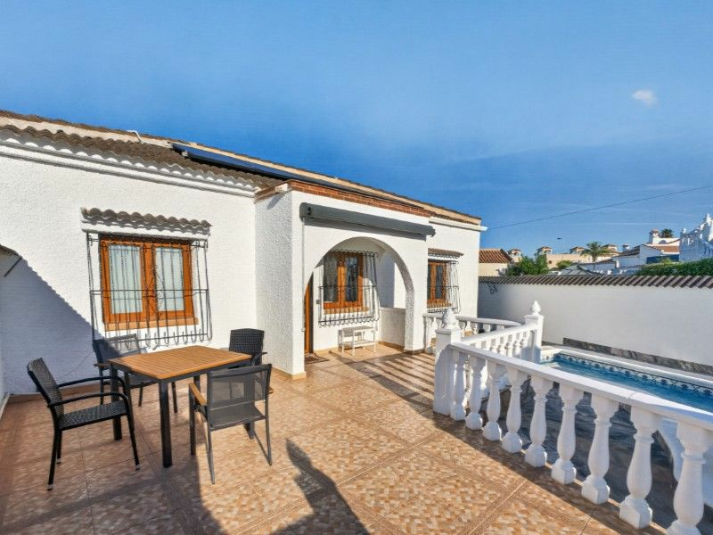 3-bedroom Villa In Torrevieja, Spain (270 M² Plot)