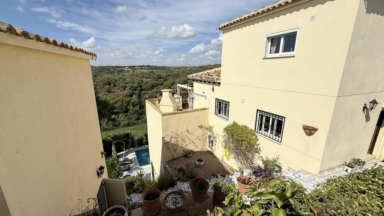 5-bedroom Villa In Orihuela Costa, Spain (214 M²)