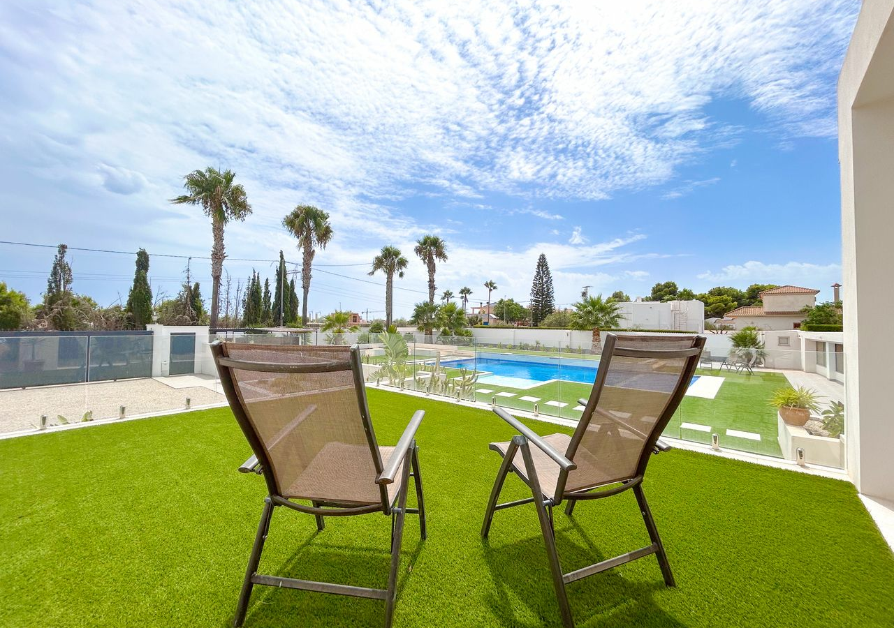 8-bedroom Villa In Los Montesinos, Spain (377 M²)