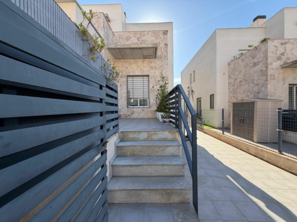 3-bedroom House In Torrevieja, Spain (197 M²)