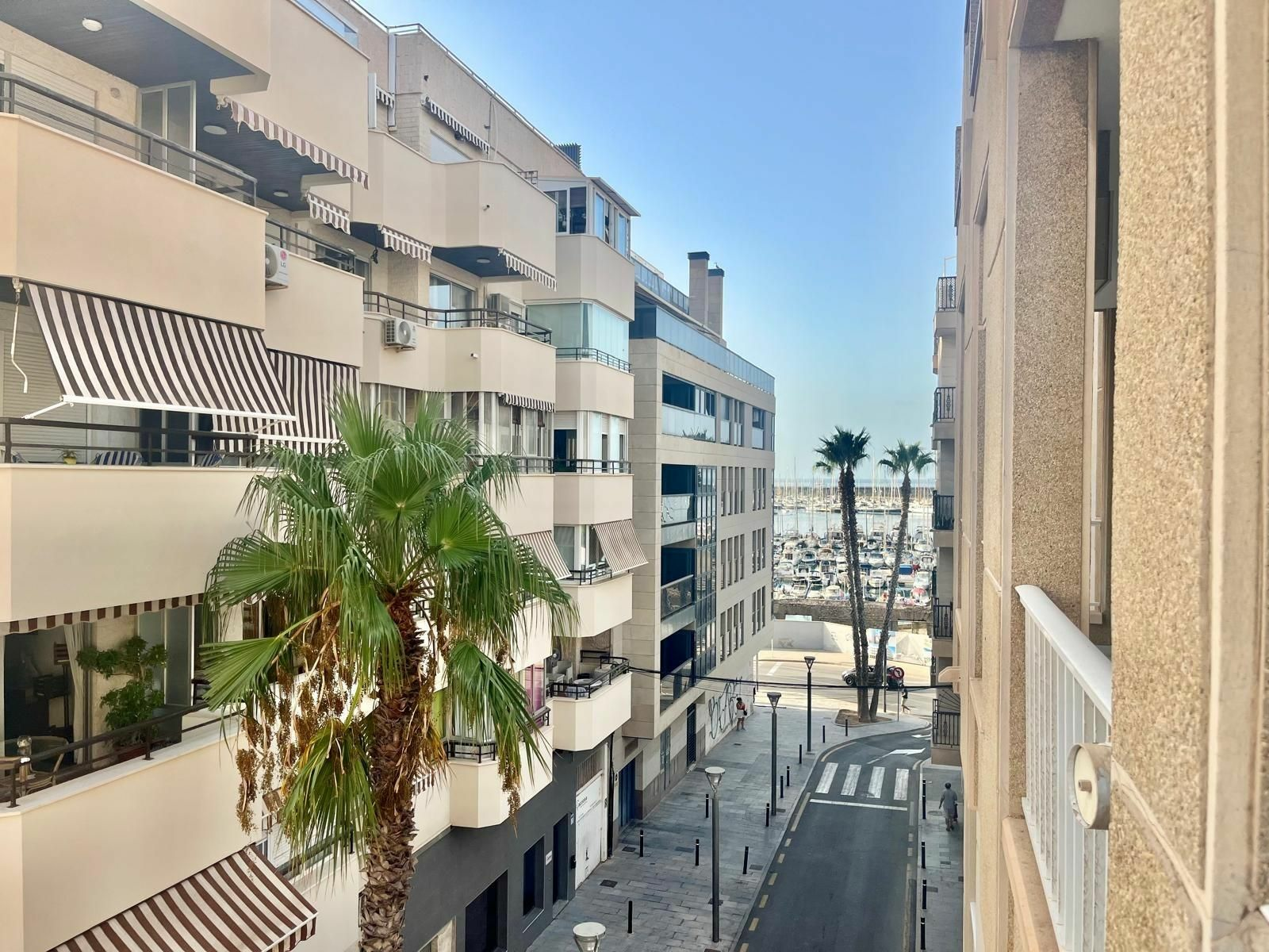 2-4-914270 3-bedroom Apartment In Torrevieja, Spain (106 M²)