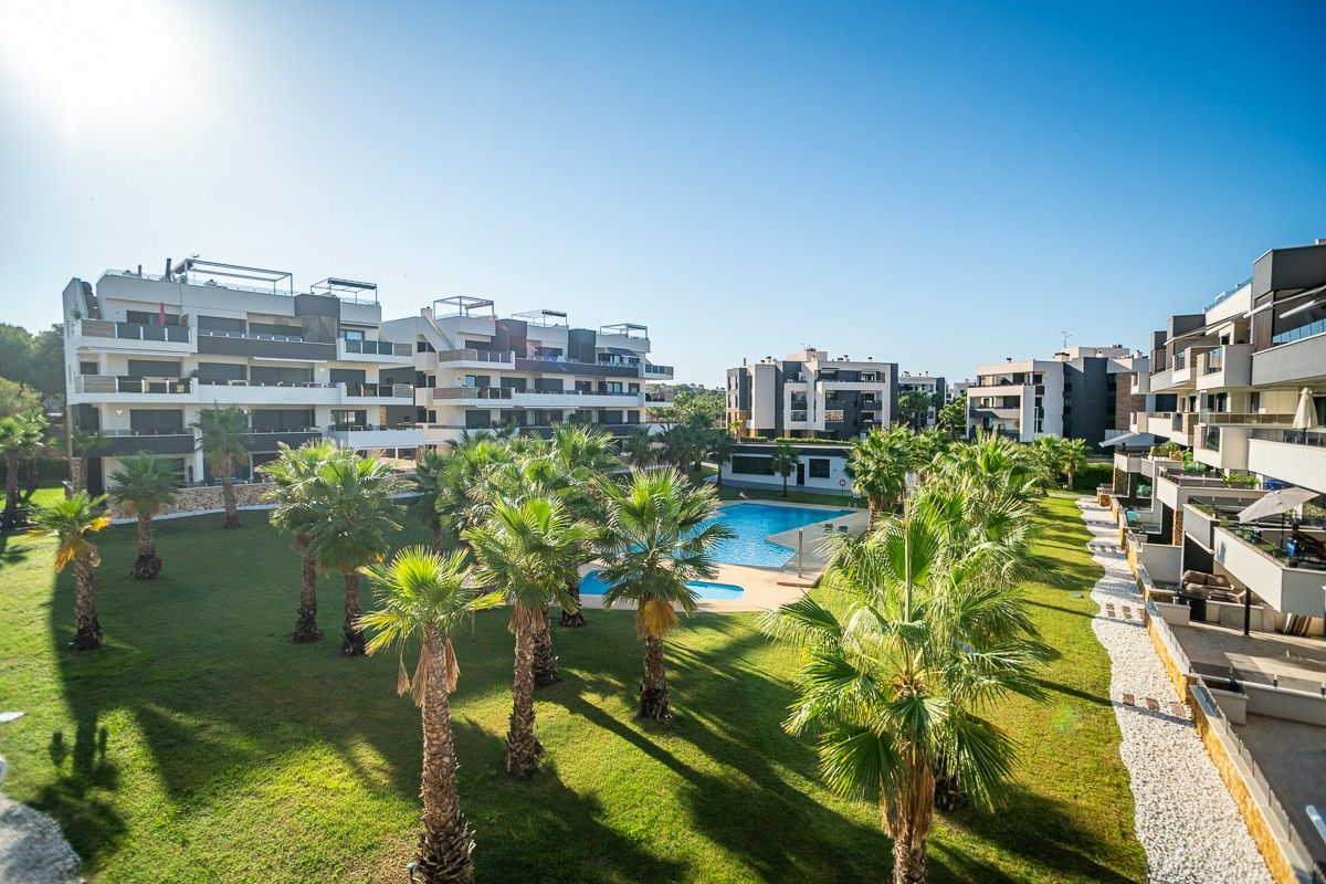 2-bedroom Penthouse In Orihuela Costa, Spain (78 M²)