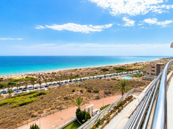 3-bedroom Apartment In Arenales Del Sol, Spain (153 M²)
