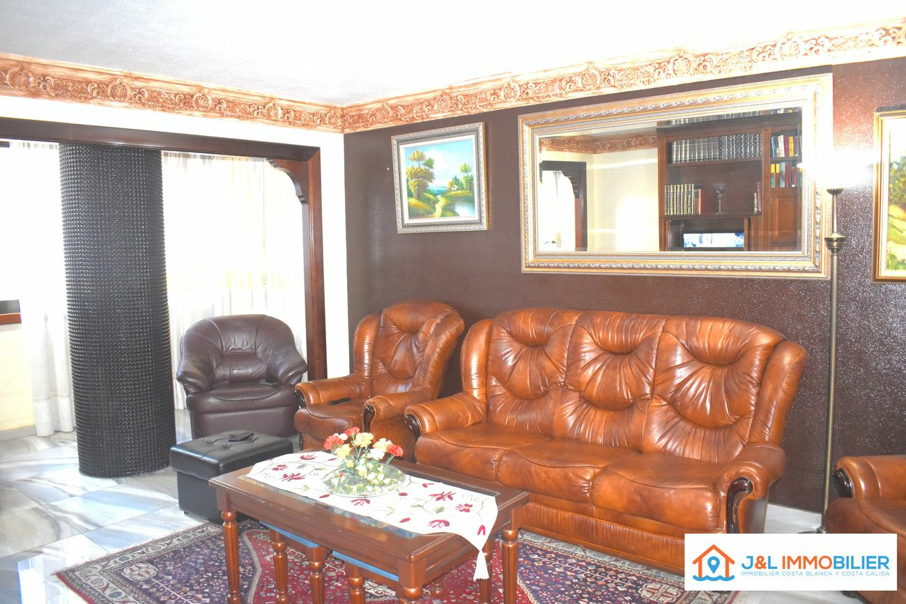 3-bedroom Apartment In Alicante, Spain (167 M²)