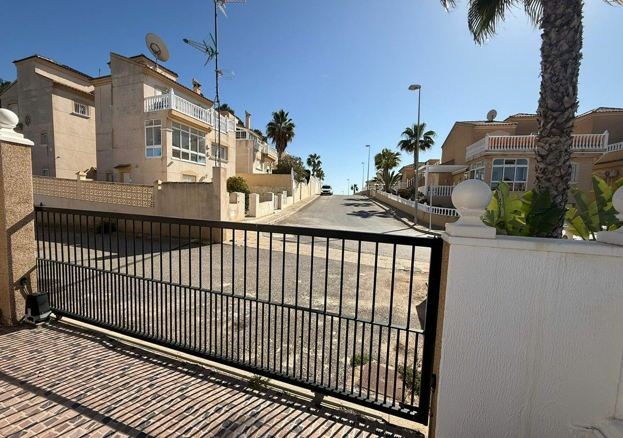5-bedroom Villa In Orihuela Costa, Spain (231 M²)