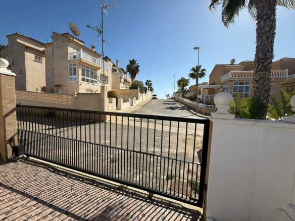 5-bedroom Villa In Orihuela Costa, Spain (231 M²)
