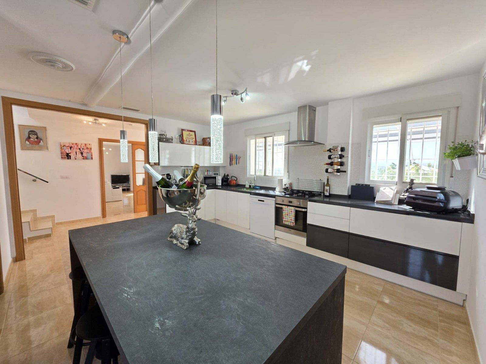 3-bedroom Villa In Pinoso, Spain (263 M²)