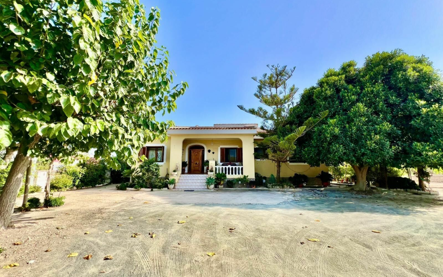 4-bedroom Villa In Daya Vieja, Spain (627 M²)