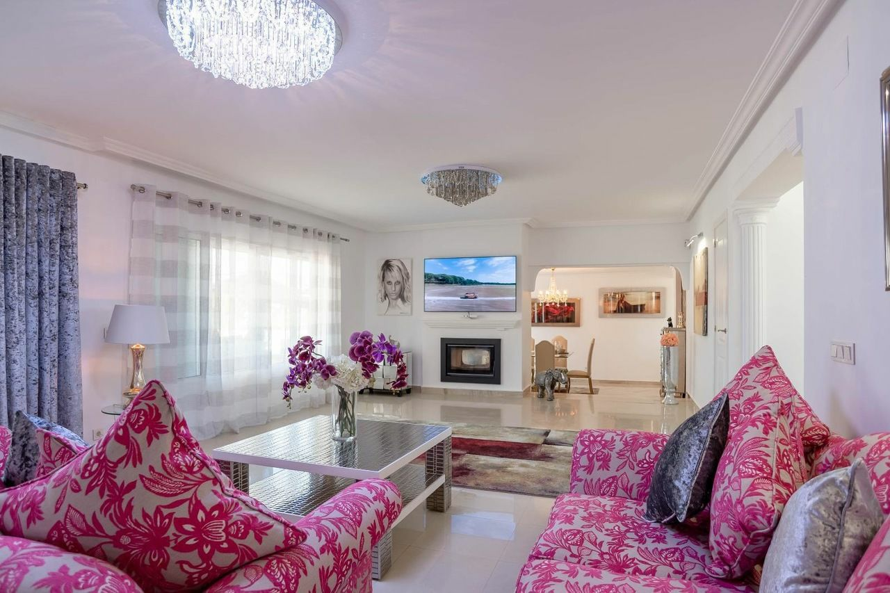 4-bedroom Villa In San Miguel De Salinas, Spain (302 M²)