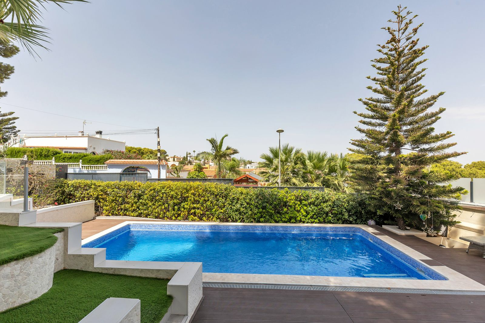 6-bedroom Villa In Torrevieja, Spain (257 M²)