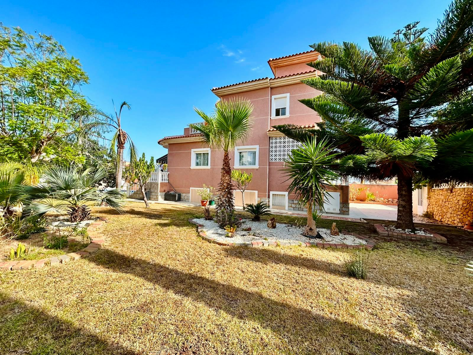 2-5-27cc13 2-bedroom Villa In Torrevieja, Spain (200 M²)