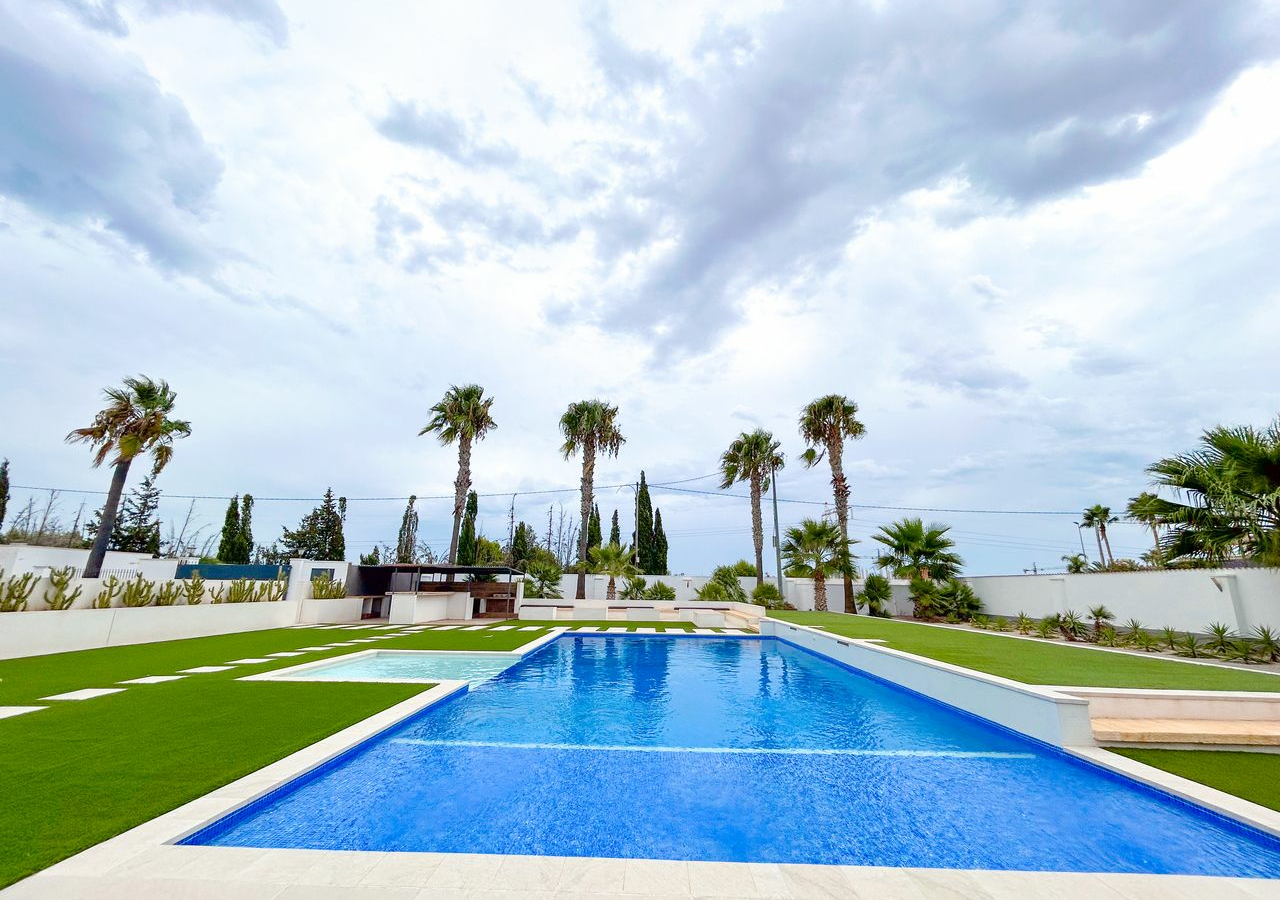 8-bedroom Villa In Los Montesinos, Spain (377 M²)