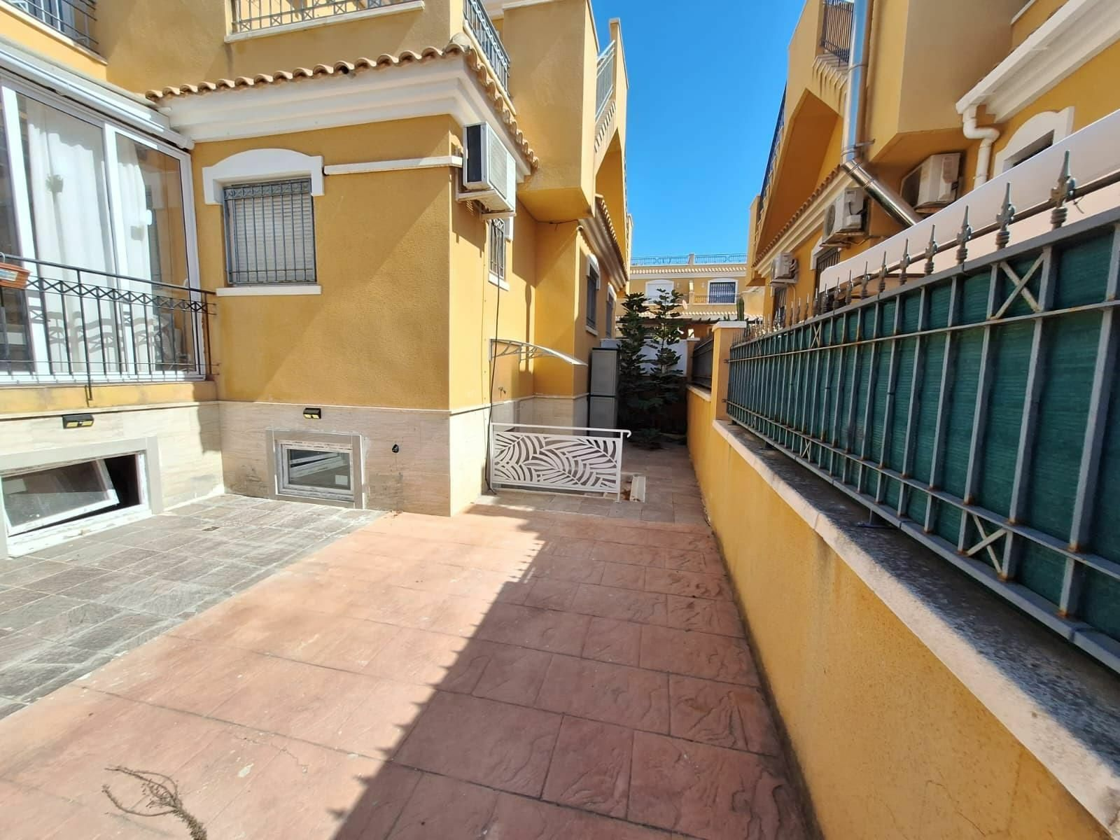 3-bedroom Duplex In Torrevieja, Spain (83 M²)