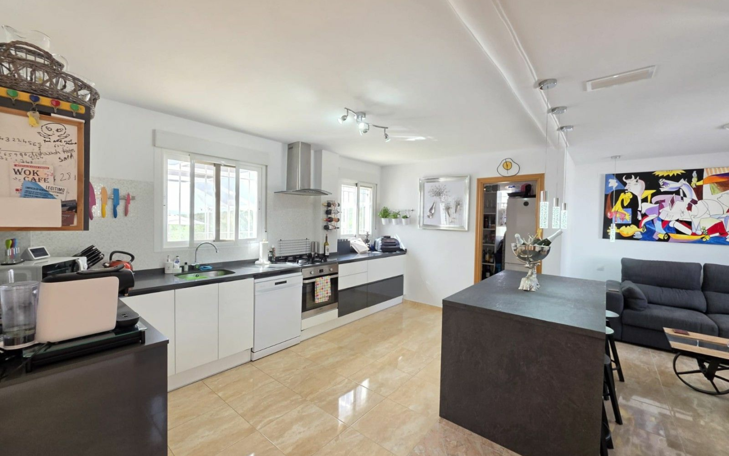3-bedroom Villa In Pinoso, Spain (263 M²)