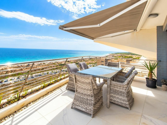 3-bedroom Apartment In Arenales Del Sol, Spain (153 M²)