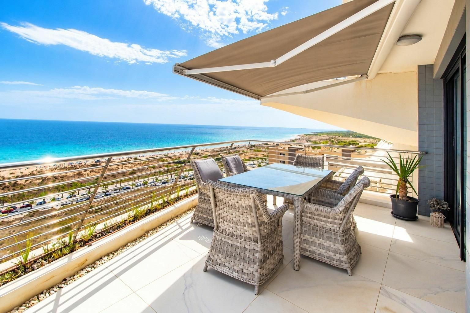 3-bedroom Apartment In Arenales Del Sol, Spain (153 M²)