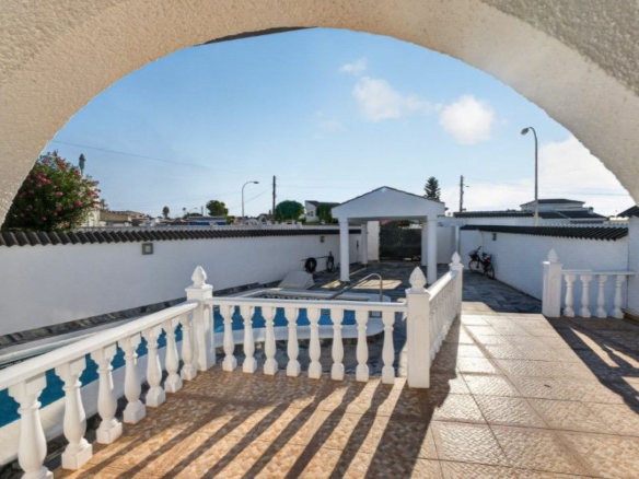 3-bedroom Villa In Torrevieja, Spain (270 M² Plot)