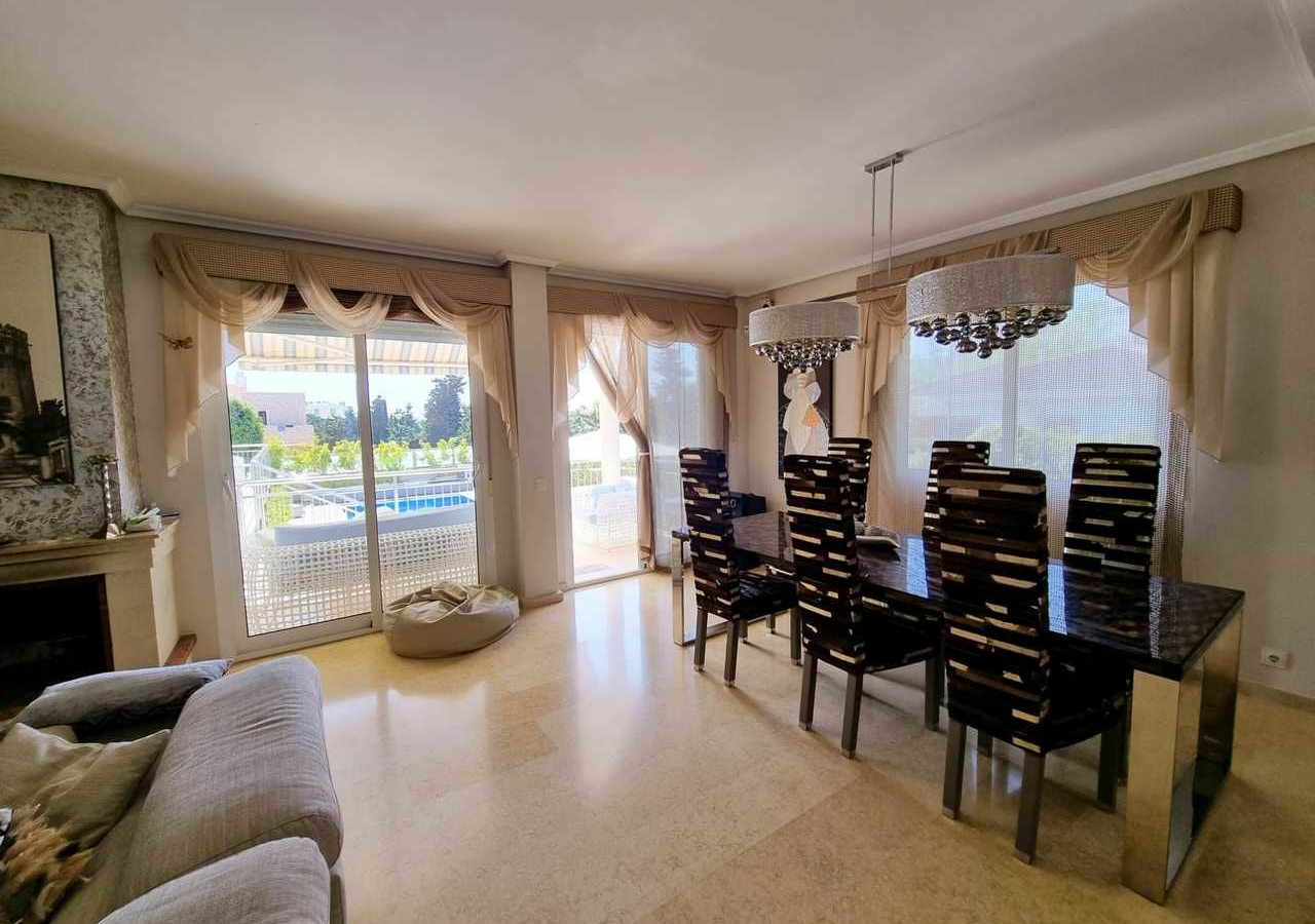 5-bedroom Villa In Torrevieja, Spain (469 M²)