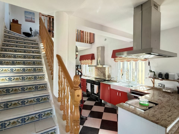 5-bedroom Villa In Orihuela Costa, Spain (214 M²)