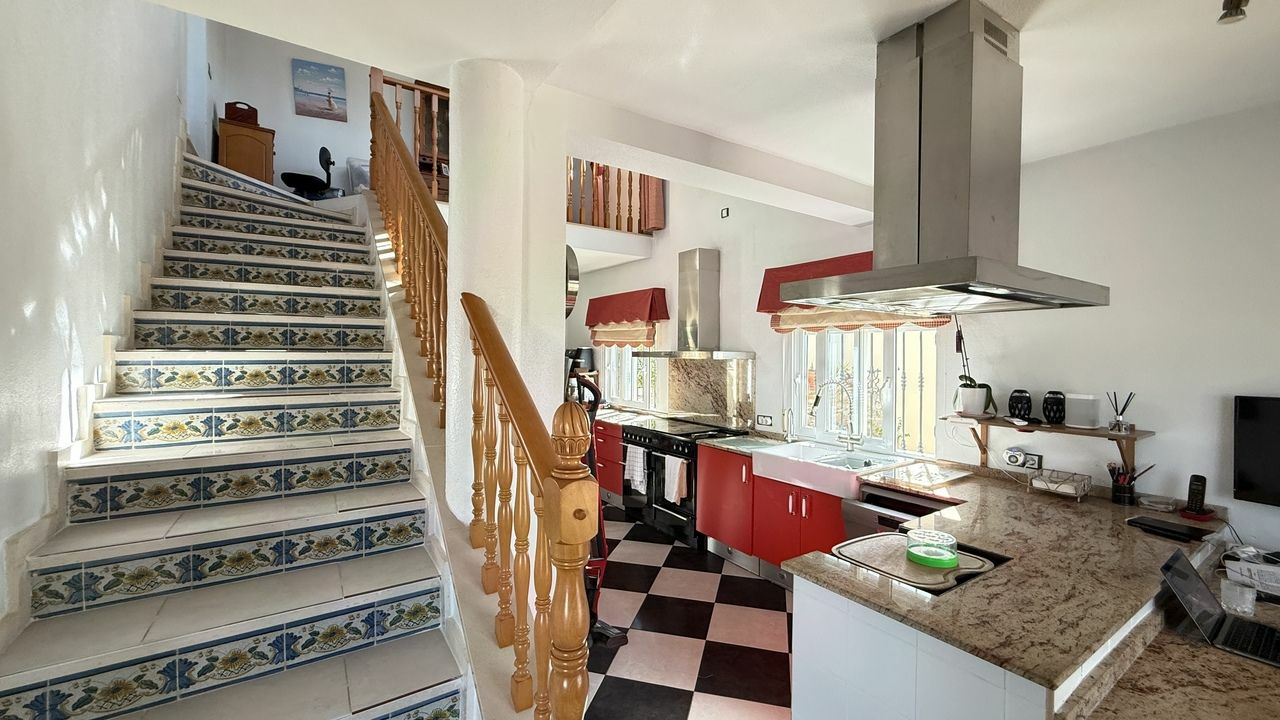 5-bedroom Villa In Orihuela Costa, Spain (214 M²)
