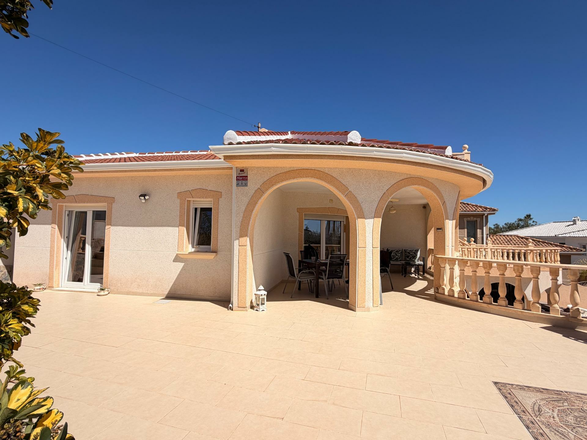 2-5-a1a9e7 5-bedroom Villa In Rojales, Spain (246 M²)