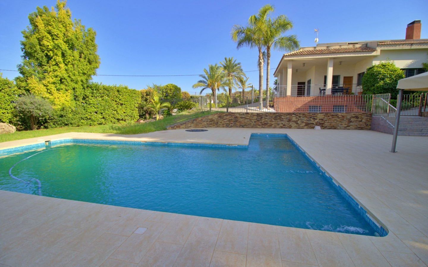 4-bedroom Villa In Peña Las Aguilas, Spain (500 M²)