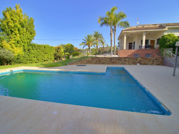 4-bedroom Villa In Peña Las Aguilas, Spain (500 M²)