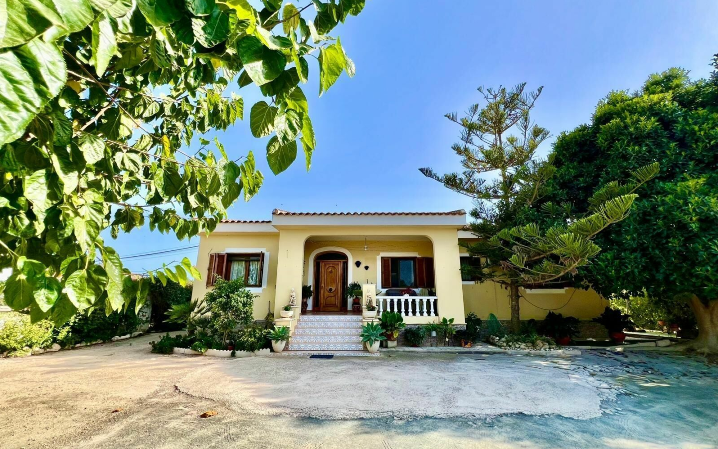 4-bedroom Villa In Daya Vieja, Spain (627 M²)
