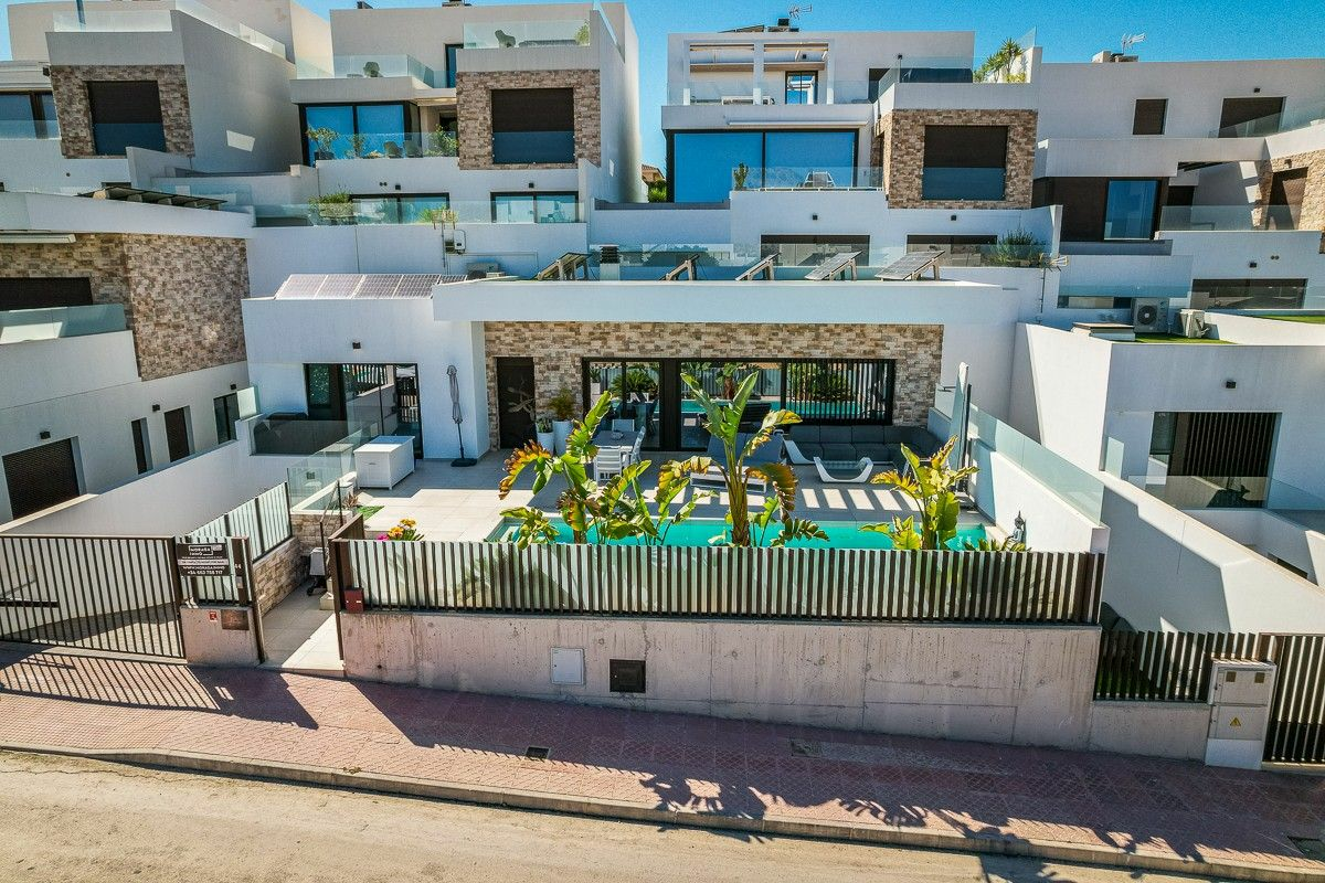 4-bedroom Villa In Formentera Del Segura, Spain (203 M²)