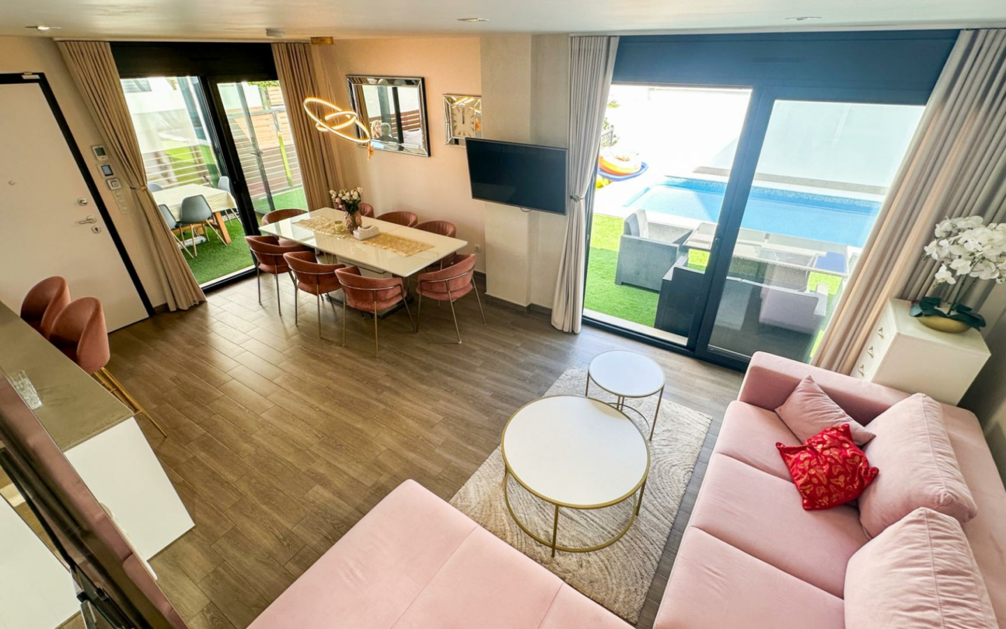 5-bedroom Villa In Torrevieja, Spain (250 M²)