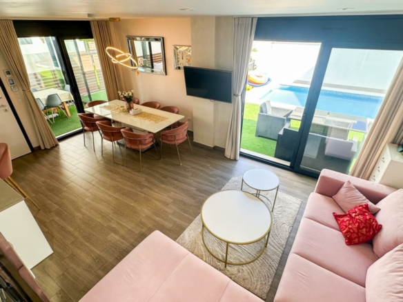 5-bedroom Villa In Torrevieja, Spain (250 M²)