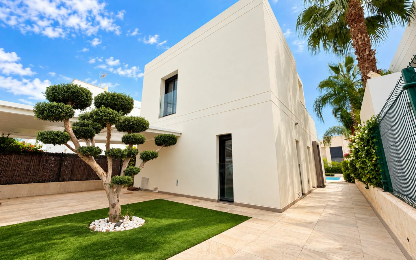 3-bedroom Villa In Almoradi, Spain (125 M²)