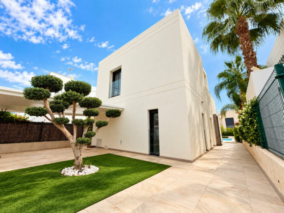 3-bedroom Villa In Almoradi, Spain (125 M²)