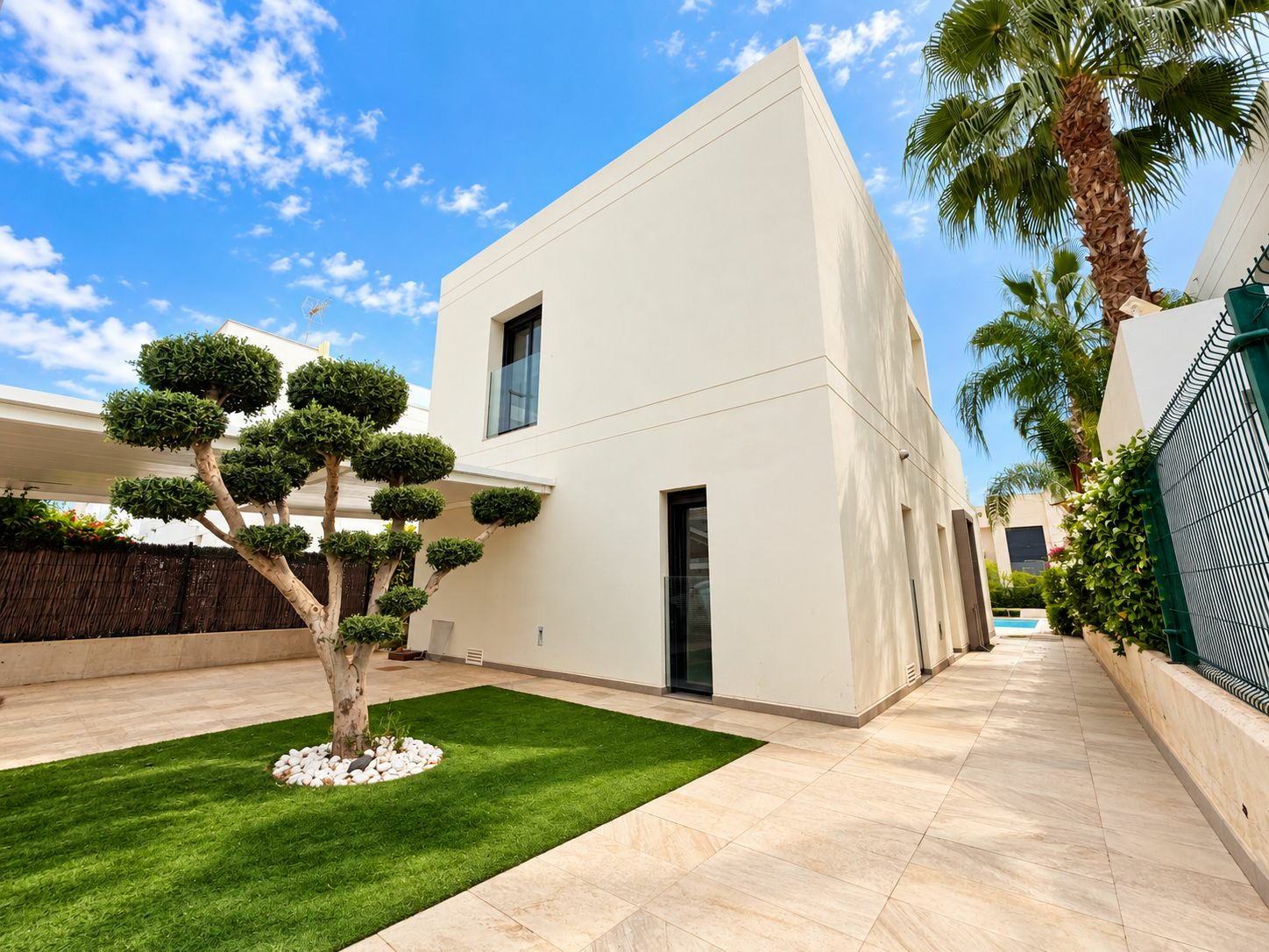 3-bedroom Villa In Almoradi, Spain (125 M²)