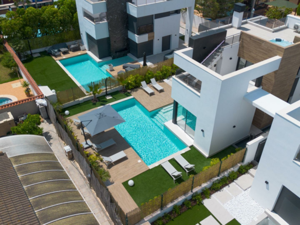 3-bedroom Villa In Torrevieja, Spain (126 M²)