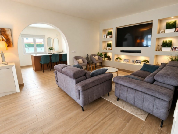 3-bedroom Villa In Almoradi, Spain (165 M²)