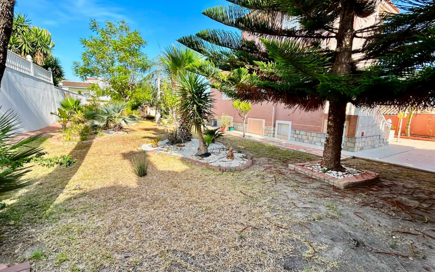 2-bedroom Villa In Torrevieja, Spain (200 M²)