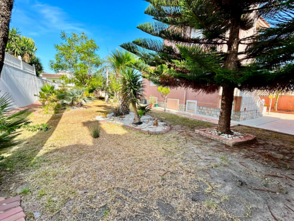 2-bedroom Villa In Torrevieja, Spain (200 M²)
