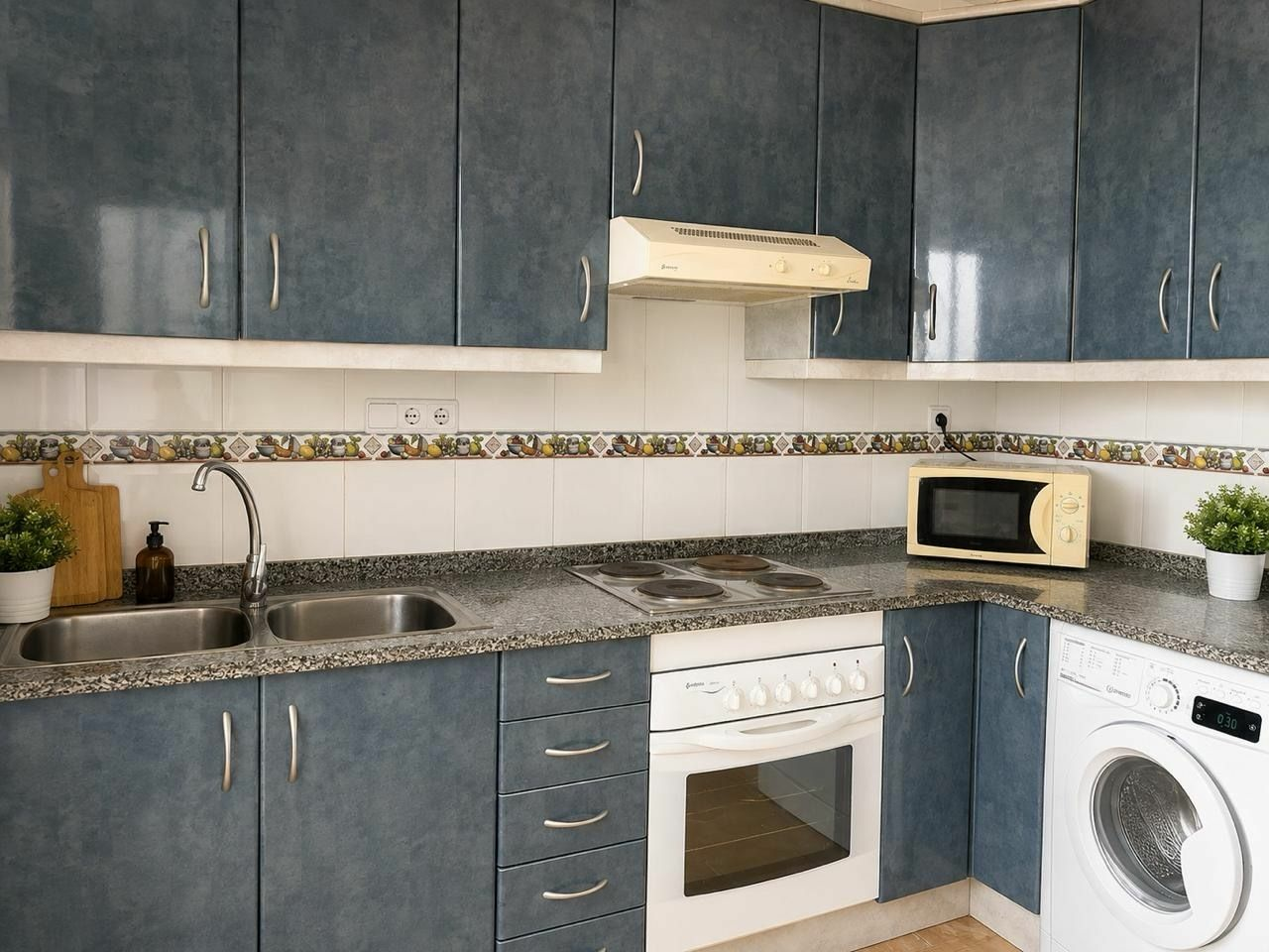 3-bedroom Apartment In Orihuela Costa, Spain (52 M²)