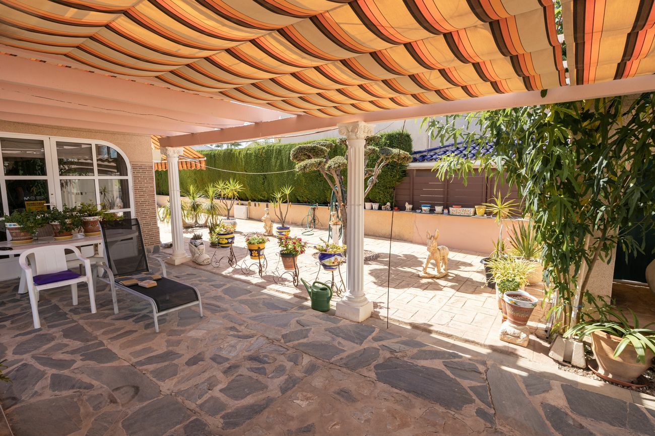 4-bedroom Villa In Orihuela Costa, Spain (180 M²)
