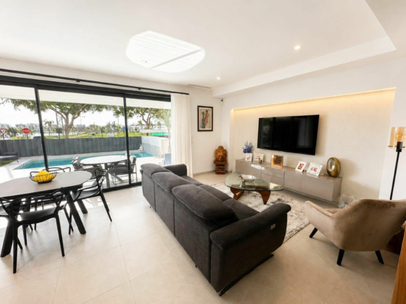 3-bedroom Villa In Los Alcázares, Spain