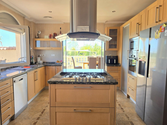 4-bedroom Villa In Pinoso, Spain (405 M²)
